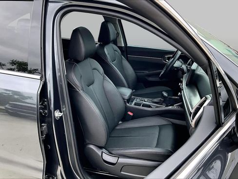 Used 2024 Kia Sorento S w/ Panoramic Sunroof Package FWD image 9