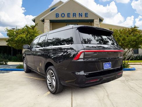 Used 2025 Lincoln Navigator L Reserve AWD/4WD image 3