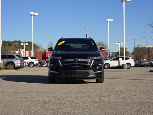 Used 2023 Chevrolet Traverse Premier image 2