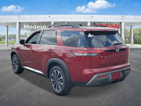 New 2026 Nissan Pathfinder Platinum FWD image 2
