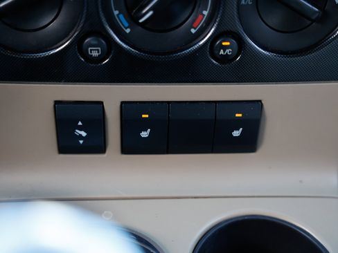 Used 2010 Ford Explorer XLT image 30