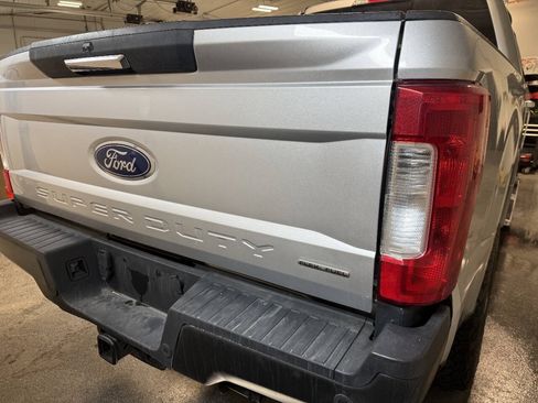 Used 2017 Ford F250 XLT w/ XLT Premium Package AWD/4WD image 6