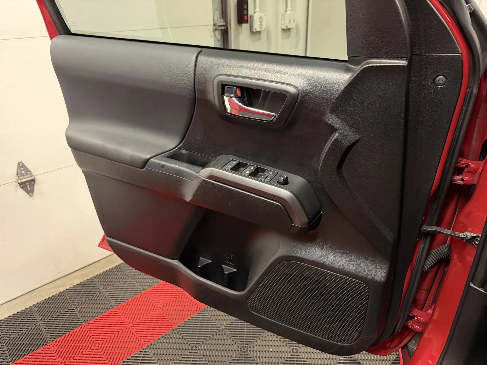 Used 2021 Toyota Tacoma TRD Off-Road w/ Technology Package AWD/4WD image 27