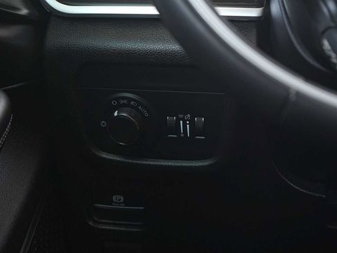 Used 2024 Jeep Grand Cherokee Altitude AWD/4WD image 21