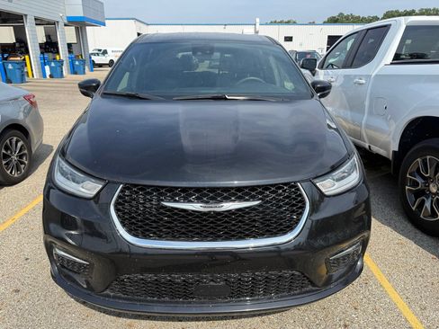 Used 2025 Chrysler Pacifica Select FWD image 6