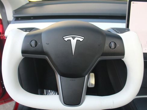 Used 2025 Tesla Model Y Performance AWD/4WD image 18