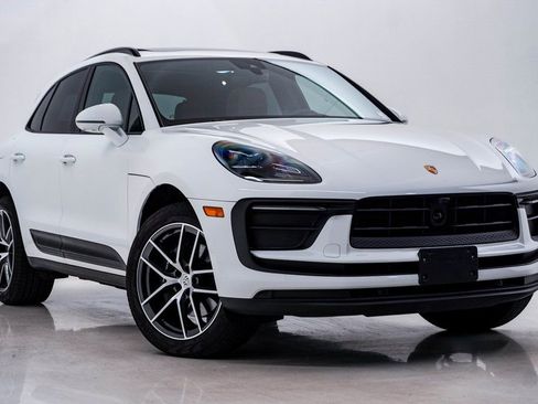 Certified 2025 Porsche Macan AWD/4WD image 8