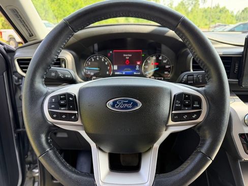 Used 2023 Ford Explorer XLT w/ Equipment Group 202A AWD/4WD image 12