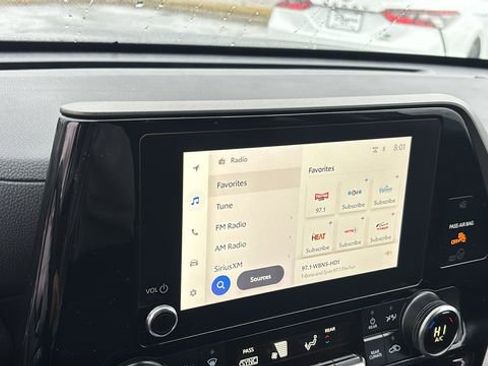 Used 2025 Toyota Highlander LE image 20