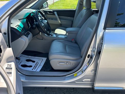 Used 2013 Toyota Highlander SE AWD/4WD image 12
