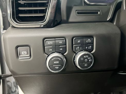 Used 2025 GMC Sierra 1500 AT4 image 19