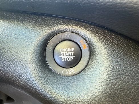 Used 2021 Jeep Cherokee Limited image 19