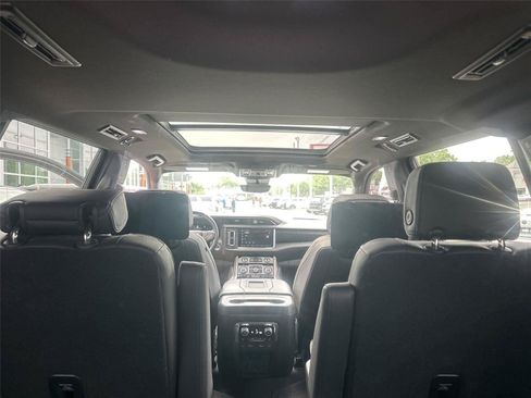Used 2023 GMC Yukon XL Denali w/ Denali Reserve Package AWD/4WD image 16
