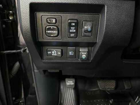 Used 2021 Toyota Tundra SR5 AWD/4WD image 35