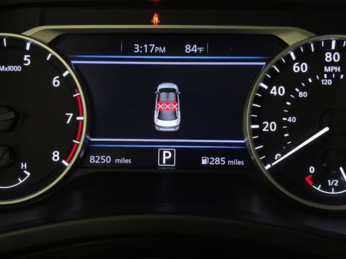 Used 2025 Nissan Sentra SR FWD image 12