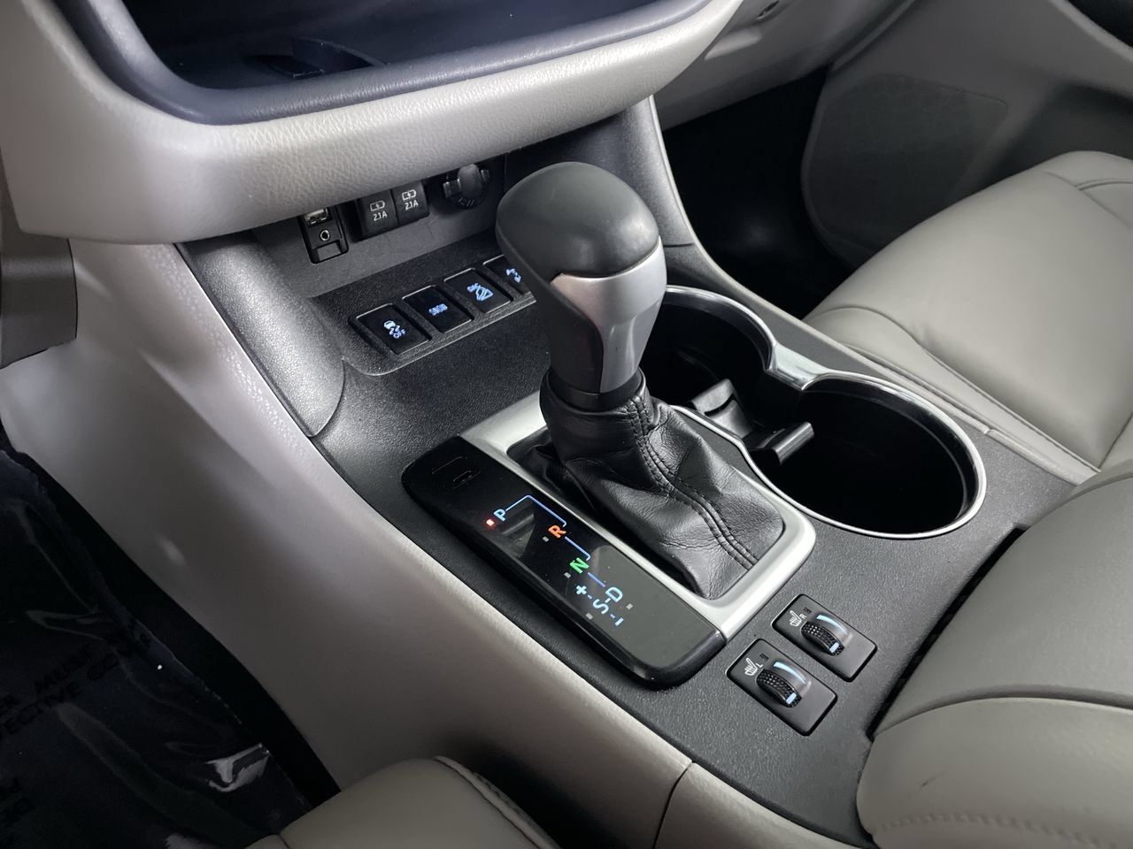 Used 2018 Toyota Highlander XLE AWD/4WD image 18