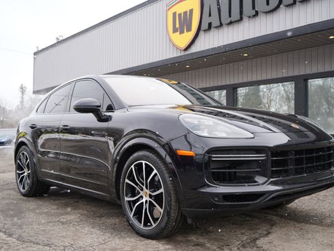 Used 2021 Porsche Cayenne Turbo image 3