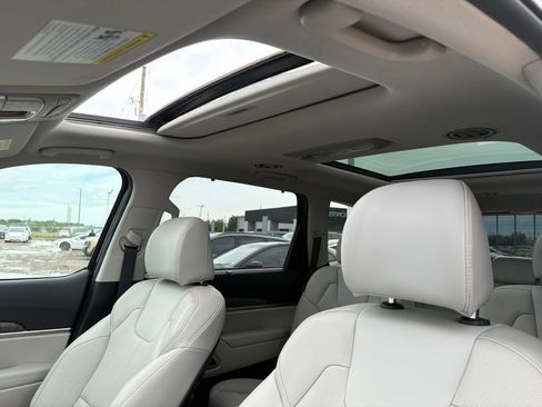 Used 2024 Kia Telluride SX w/ Towing Package FWD image 15