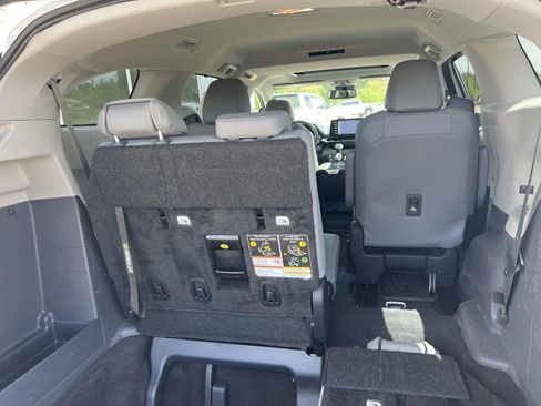 Used 2024 Toyota Sienna XLE w/ XLE Plus Package AWD/4WD image 14