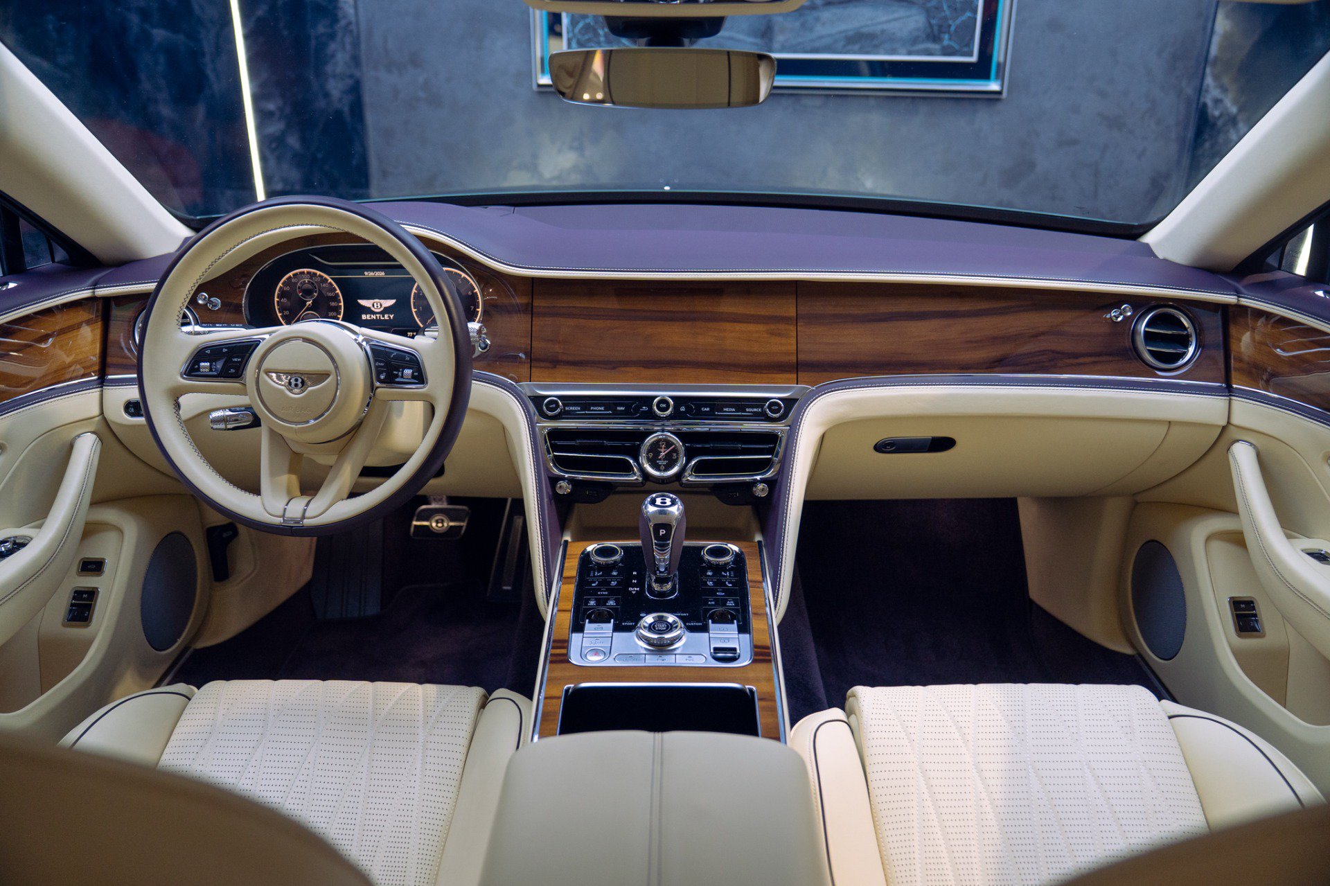 Used 2022 Bentley Flying Spur V8 AWD/4WD image 2