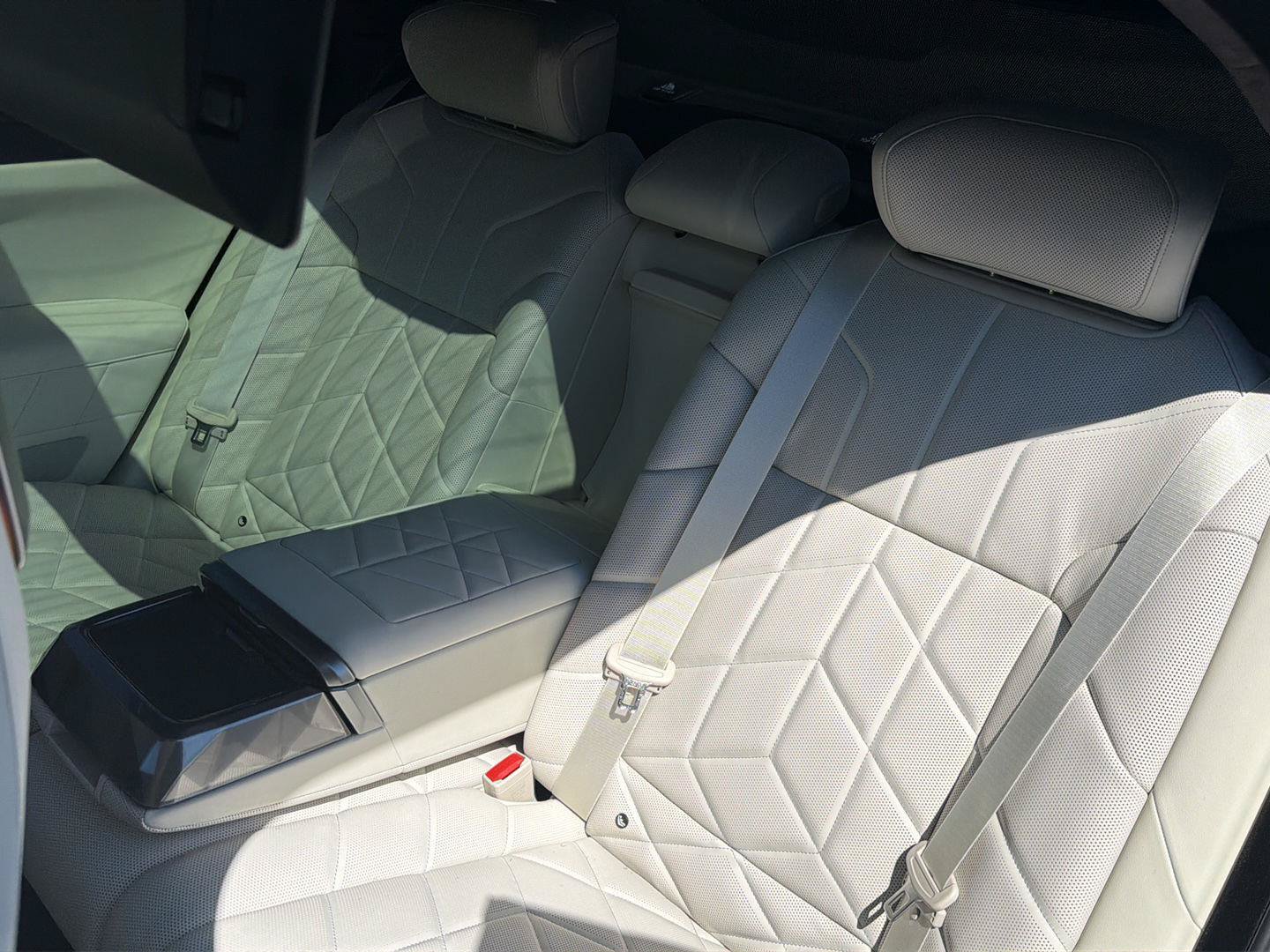 New 2027 BMW 740i RWD image 33