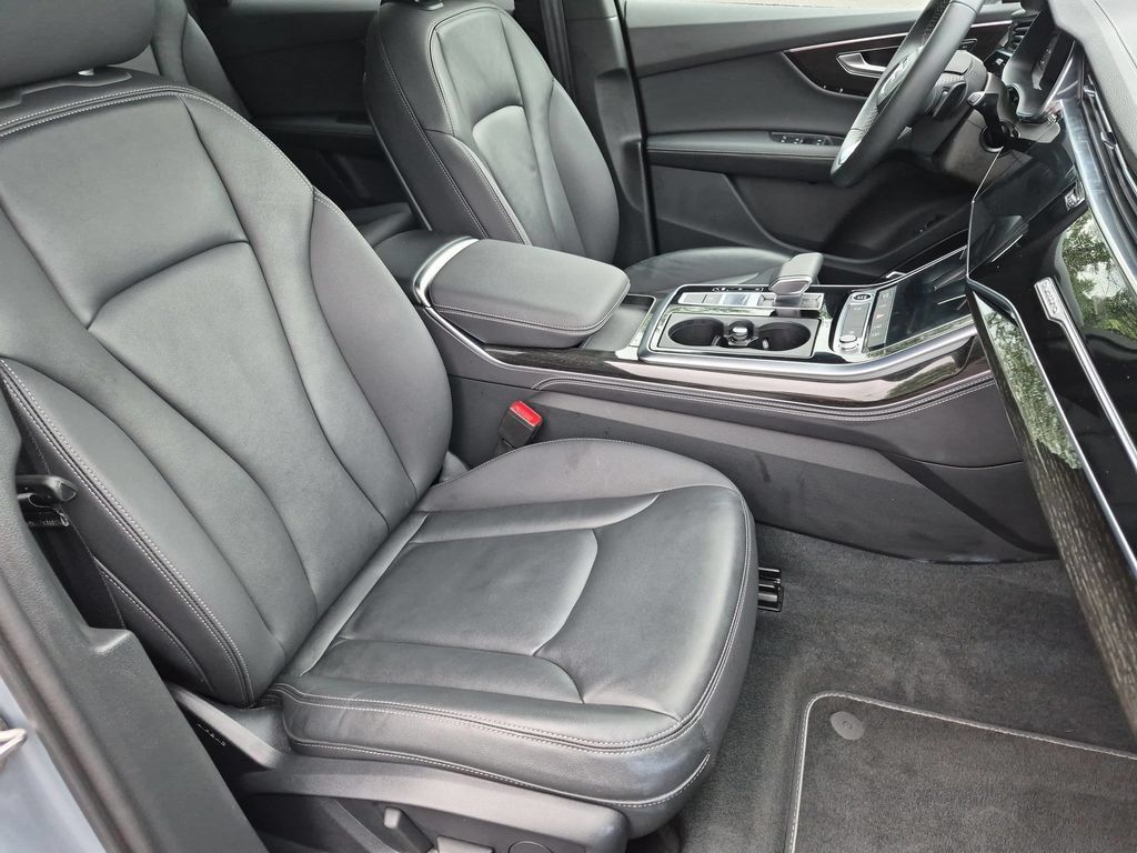 Used 2025 Audi Q7 3.0T Premium Plus AWD/4WD image 24
