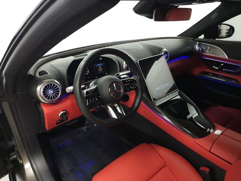 Used 2022 Mercedes-Benz SL 55 AMG 4MATIC w/ Driver Assistance Package image 10
