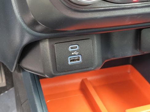 Certified 2022 Ford Maverick XLT w/ XLT Luxury Package image 24