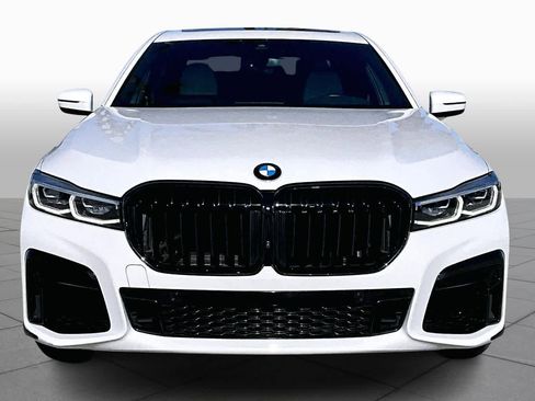 Used 2022 BMW 740i w/ M Sport Package image 3