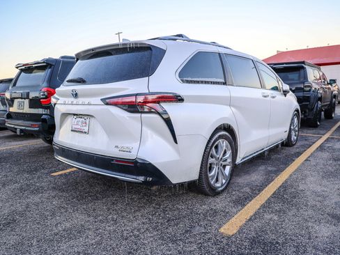 Used 2021 Toyota Sienna Platinum image 7