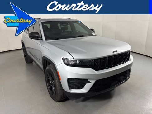Used 2024 Jeep Grand Cherokee Altitude AWD/4WD image 1