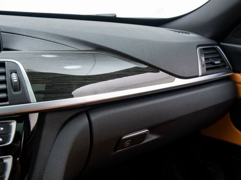 Used 2019 BMW 330i Gran Turismo xDrive image 25