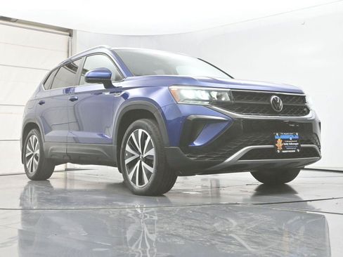 Used 2022 Volkswagen Taos SE w/ Panoramic Sunroof Package AWD/4WD image 28