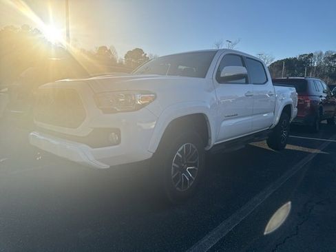 Used 2022 Toyota Tacoma TRD Sport image 10