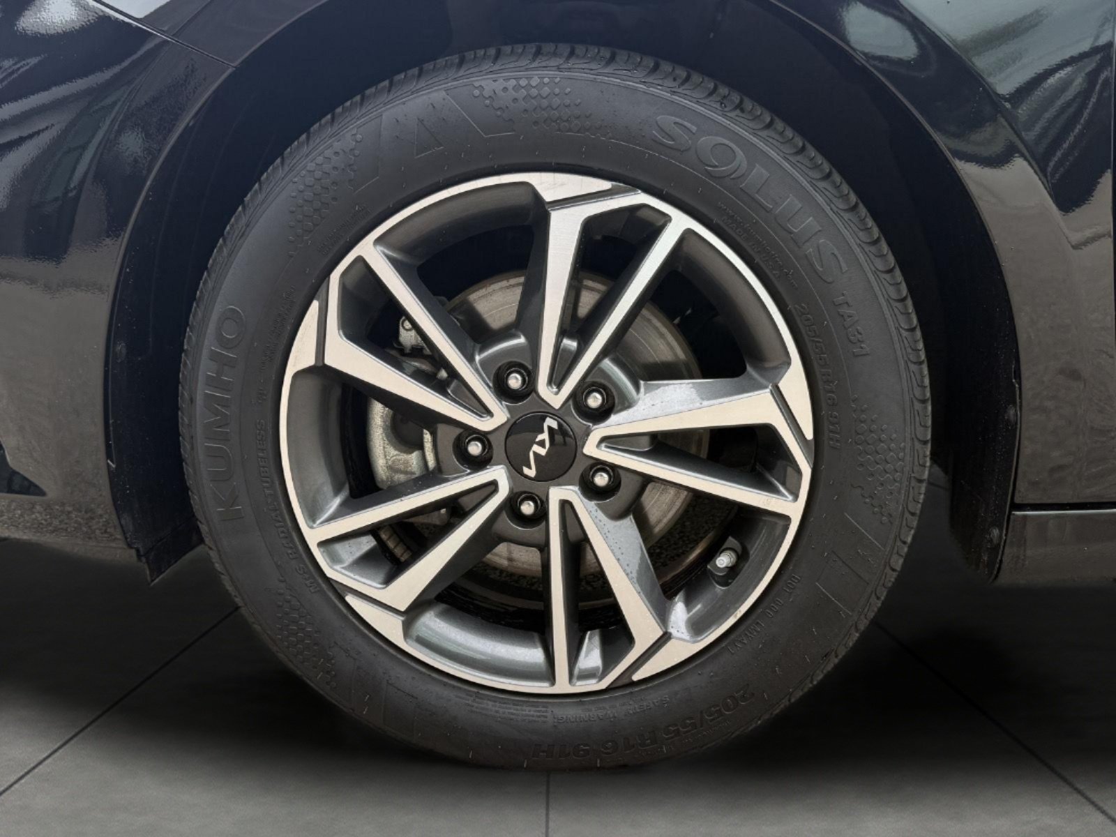 Used 2024 Kia Forte LXS w/ LXS Technology Package FWD image 7