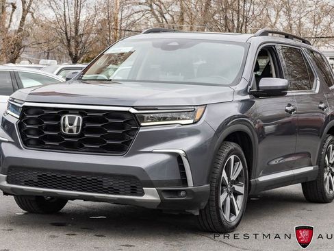Used 2024 Honda Pilot Touring image 15