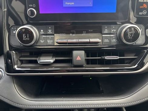 Used 2023 Toyota Highlander XLE AWD/4WD image 19