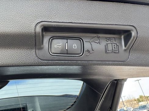 Used 2020 Ford Explorer XLT w/ Comfort Package image 10