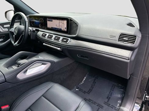 Used 2025 Mercedes-Benz GLS 450 4MATIC image 32