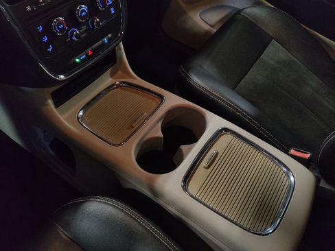 Used 2019 Dodge Grand Caravan SXT image 26