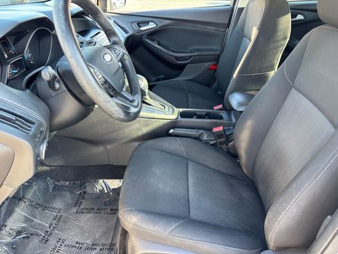 Used 2017 Ford Focus SE image 8