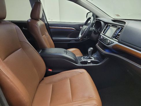 Used 2018 Toyota Highlander Limited Platinum image 21