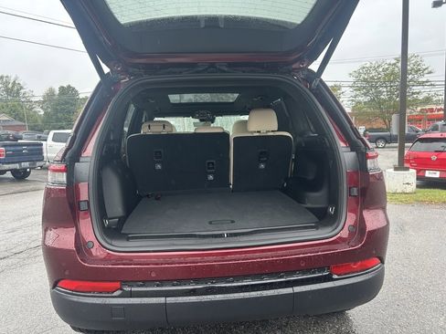 New 2025 Jeep Grand Cherokee Limited w/ Luxury Tech Group II image 28