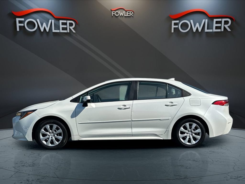 Used 2020 Toyota Corolla LE FWD image 2