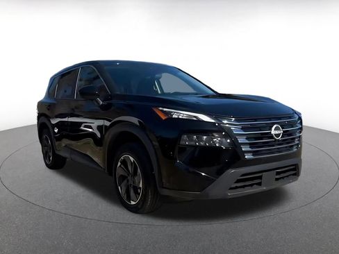 Used 2025 Nissan Rogue SV image 3