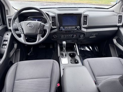 Used 2022 Nissan Frontier SV w/ Technology Package image 5