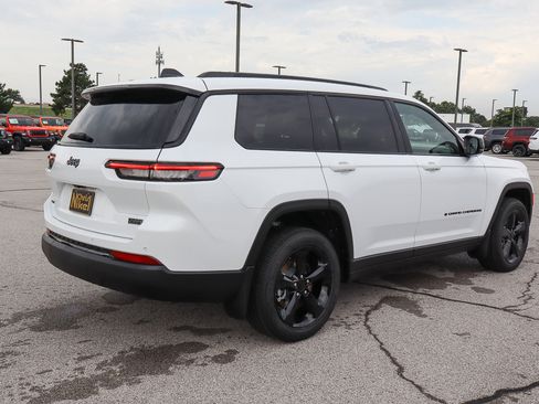 New 2025 Jeep Grand Cherokee L Altitude image 5