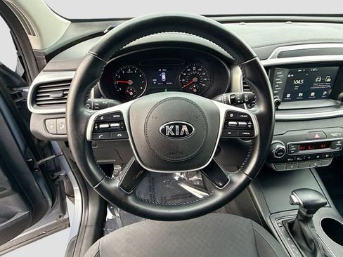 Used 2020 Kia Sorento S image 11