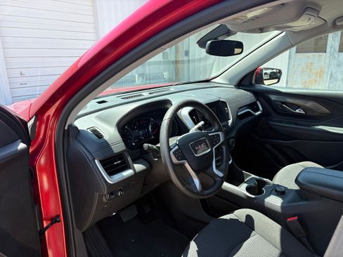 Used 2024 GMC Terrain SLE image 23