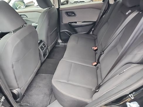 Used 2023 Nissan Rogue S image 31